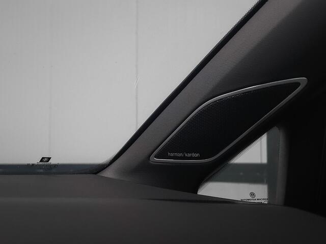 Volkswagen GOLF 1.5 eTSI R-Line | Panoramadak | Trekhaak | HUD | H&K | IQ Light | VOL |