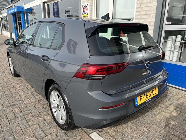 Volkswagen GOLF 1.0 eTSI Life / AUTOMAAT/ LED/ PARKEER SENSOREN V+A/ CAMERA/ ACC/ APP-CONNECT/ VIRTUAL COCKPIT/ SFEER VERLICHTING/ DAB/ NAVI/ CLIMA/ 16'' LMV