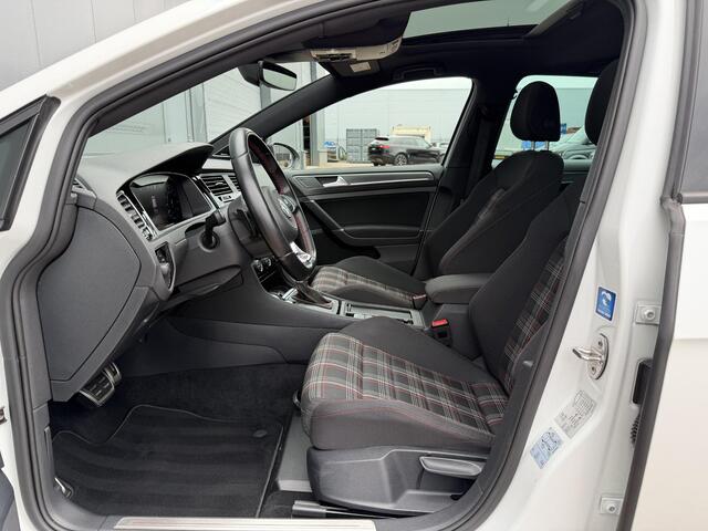 Volkswagen GOLF 2.0 TSI GTI Performance PANO | DCC | DYN