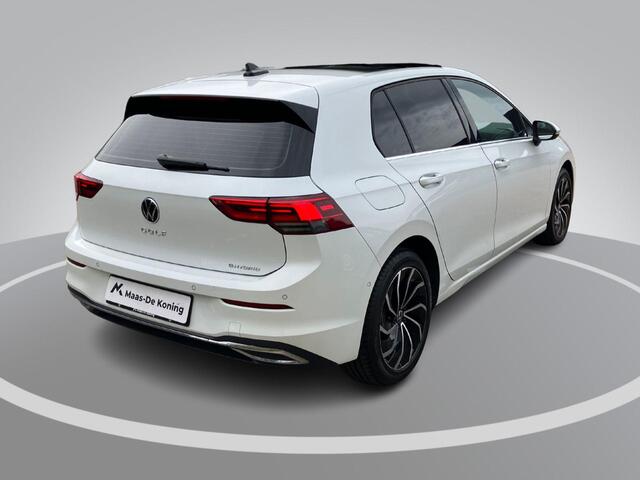 Volkswagen GOLF 1.4eHybrid 150kW/204PK Style DSG · Panoramadak · Trekhaak · Apple/Android Car Play · Camera · Stoelverwarming · Dodehoeksensoren ·