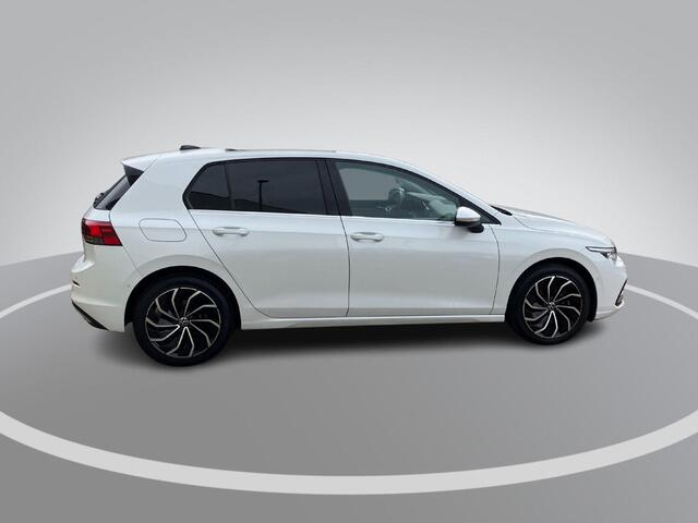 Volkswagen GOLF 1.4eHybrid 150kW/204PK Style DSG · Panoramadak · Trekhaak · Apple/Android Car Play · Camera · Stoelverwarming · Dodehoeksensoren ·