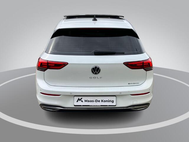Volkswagen GOLF 1.4eHybrid 150kW/204PK Style DSG · Panoramadak · Trekhaak · Apple/Android Car Play · Camera · Stoelverwarming · Dodehoeksensoren ·