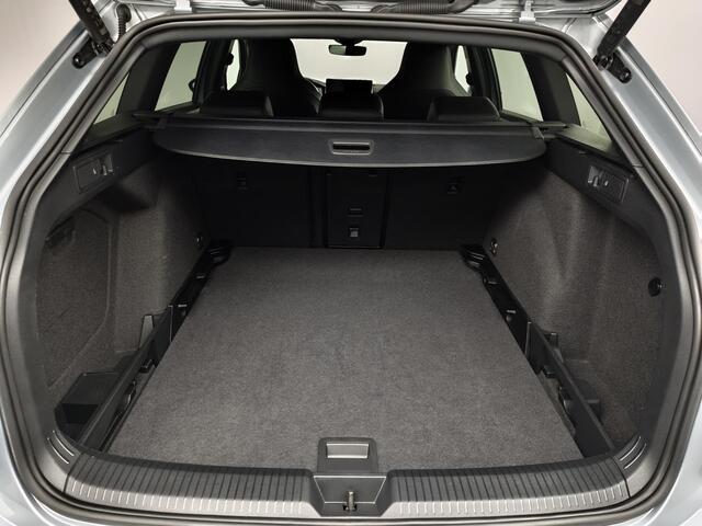 Volkswagen GOLF Variant 1.5 eTSI R-Line Edition | Panoramadak | Stoelverwarming | Achteruitrijcamera | Navigatie |