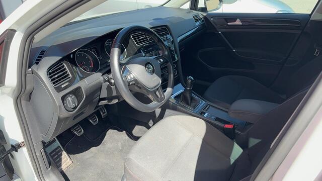 Volkswagen GOLF 1.0 TSI Comfortline STOELVERW / CAMERA / CARPLAY / NAVI / CLIMA / PDC / BLUETOOTH / ACC
