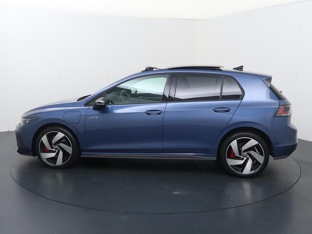 Volkswagen GOLF 1.5 eHybrid GTE | 272 PK | SoH 100% | Trekhaak | Panoramadak | Head-up display | Lederen bekleding | Achteruitrijcamera |