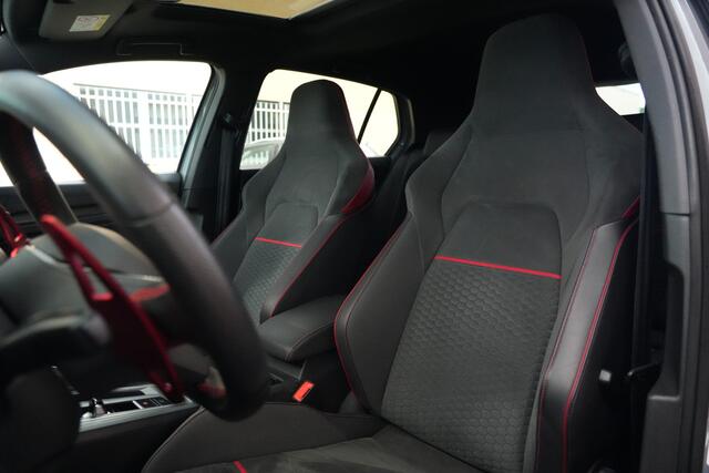 Volkswagen GOLF 2.0 TSI GTI Clubsport 300pk Panoramdak/HarmanKardon/Camera