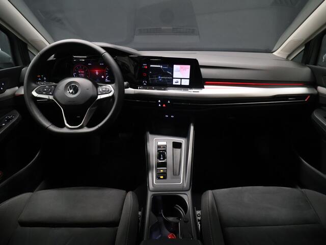 Volkswagen GOLF Variant 1.0 eTSI Life Business [ADAPTIVE CRUISE, APPLE CARPLAY, TREKHAAK, ANDROID, MEMORY SEAT, STOELVERWARMING, PDC V+A, DIGITAL DASH, CLIMATE CONTROL, NIEUWSTAAT]