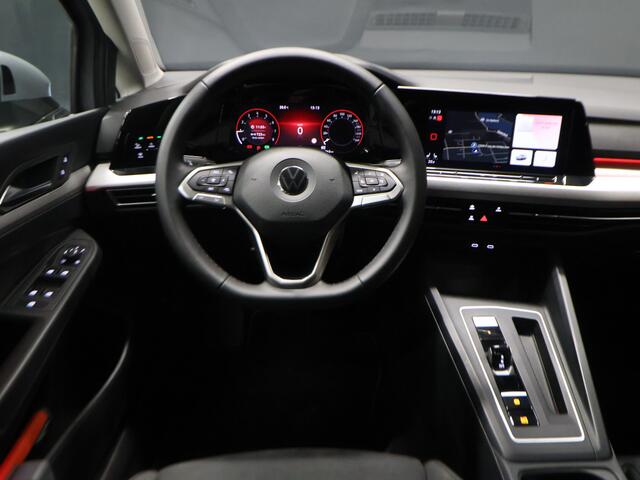 Volkswagen GOLF Variant 1.0 eTSI Life Business [ADAPTIVE CRUISE, APPLE CARPLAY, TREKHAAK, ANDROID, MEMORY SEAT, STOELVERWARMING, PDC V+A, DIGITAL DASH, CLIMATE CONTROL, NIEUWSTAAT]