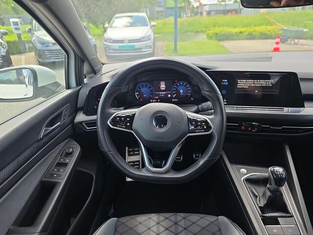 Volkswagen GOLF 1.5 TSI R-Line | ACC | 150Pk | Stoelverwarming |