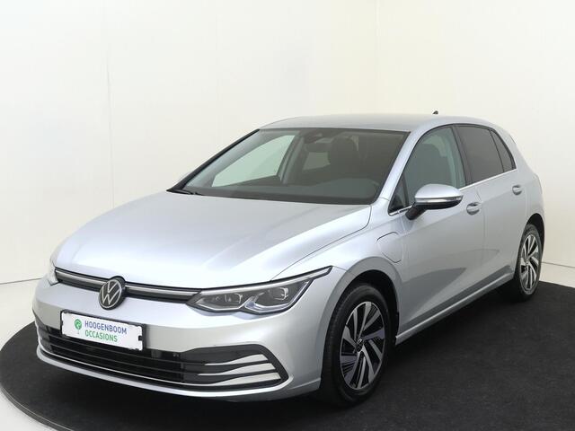 Volkswagen GOLF 1.4 eHybrid | SoH 95% | Keyless | Dodehoek detectie | Achteruitrijcamera | Adaptieve cruise control | Navigatie | Massagefunctie bestuurdersstoel | CarPlay |