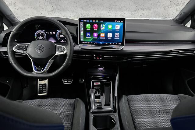 Volkswagen GOLF 1.5 eHybrid GTE | Trekhaak elektrisch | Rondomzicht camera | Adaptieve cruise control
