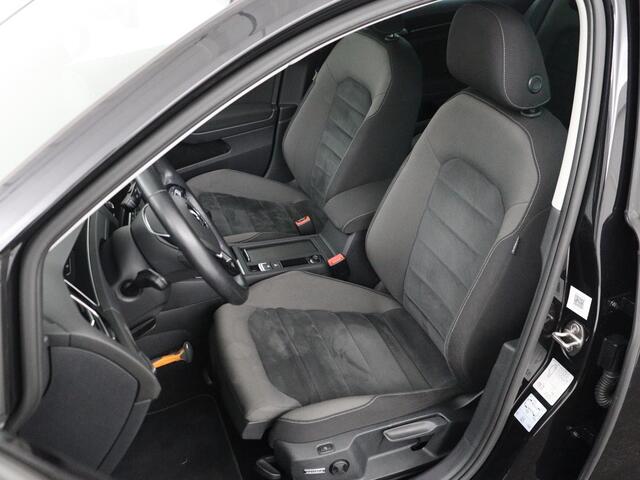 Volkswagen GOLF 1.0 TSI R-Line | Carplay | Adaptive Cruise | Massage | Stoelverwarming | Climate control | Bluetooth | Navigatie | Virtual Cockpit | Parkeerhulp