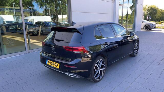 Volkswagen GOLF 1.5 eTSI 150pk Style DSG / Navigatie / Stoelverwarming / IQ Light / Camera