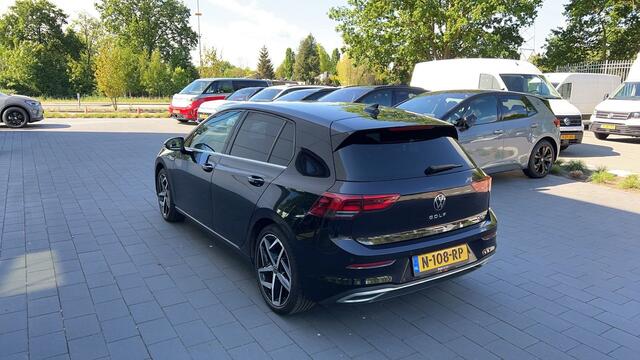 Volkswagen GOLF 1.5 eTSI 150pk Style DSG / Navigatie / Stoelverwarming / IQ Light / Camera