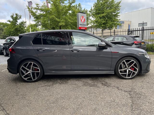 Volkswagen GOLF 2.0 TSI GTI // ADAPT. CRUISE // SCHUIF-KANTELDAK // DODEHOEK // VIRTUAL COCKPIT // CAMERA+SENSOREN // NAVI+CARPLAY //
