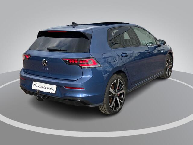 Volkswagen GOLF 1.5eHybrid 200kW/272PK GTE Black Style · Panoramadak · Trekhaak · Apple/Android Car Play · Garantie t/m 10-09-2030 of 10000km.