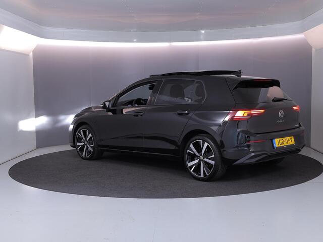 Volkswagen GOLF 1.5 eHybrid Life Edition 204 pk Automaat (DSG) | Verlengde garantie | Navigatie via App | Panoramadak | Parkeersensoren (Park assist) | Achteruitrijcamera |