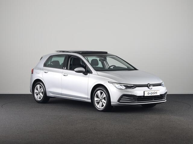 Volkswagen GOLF 1.5 TSI Life 130PK | Panoramadak | Navigatie | Wegklapbare trekhaak | Stoelverwarming