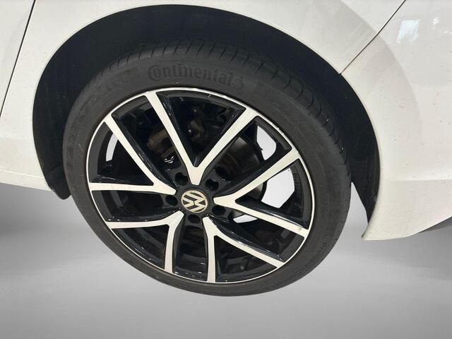 Volkswagen GOLF 1.0 eTSI 110pk DSG Life Business · Camera · Stoelverwarming · Apple/Android Car Play · Dodehoeksensor · Trekhaak afneembaar · 18'' velgen · Elektrische stoelverstelling