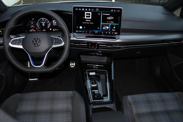 Volkswagen GOLF 8.5 1.5 eHybrid GTE 272 Pk | Panorama dak | Stoel/Stuur verwarming | 360* Camera | Schuif/Kantel dak | Adaptive cruise controler | Keyless start | Apple CarPlay/Android Auto | Draadloze telefoonlader | IQ.Lights | Climate controle | Parkeersensoren V+A |