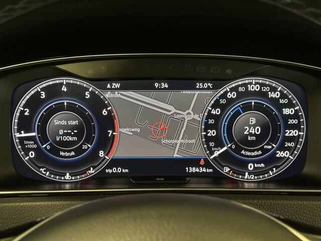 Volkswagen GOLF 1.5 TSI Highline | Origineel Nederlands! | Adaptieve Cruise Control | Achteruitrijcamera | Apple Carplay | Parkeersensoren | Android Auto |