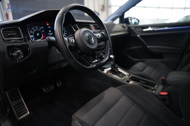 Volkswagen GOLF 2.0 TSI 301 pk 4Motion R / Akraprovic/ Dynaudio/ ACC/ DCC/ Keyless/ Virtual/ Adapt.Cruise/ Pano-Dak/ Downpipe/ Camera/ 19''LMV