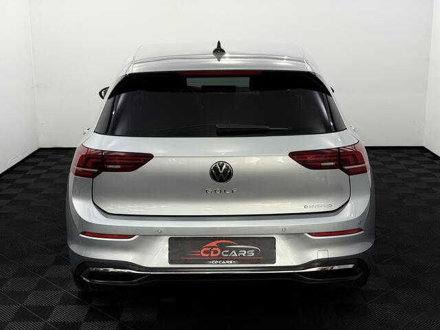 Volkswagen GOLF 1.5 eHybrid Life Edition Plug-in Camera, Apple carplay, Virtual desk, Memory stoelen, Massage stoelen, Cruise control adaptief, Sfeerverlichting