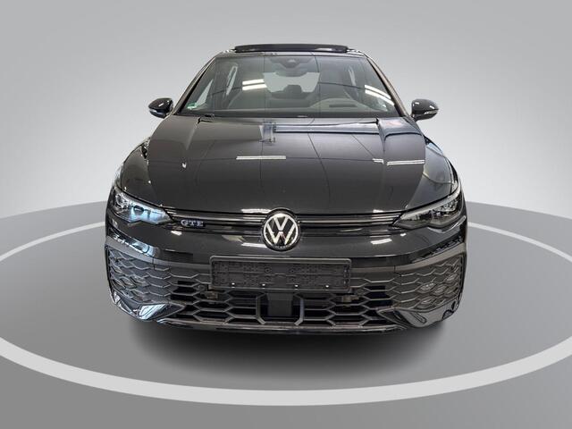Volkswagen GOLF 1.5 eHybrid 272pk DSG GTE · Panoramadak · Camera · Inklap. Trekhaak · Leder Vienna · Stuur- & Stoelverwarming · Elek. Stoel + Geheugen · Garantie t/m 18-06-2030 of 100.000km