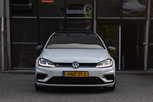 Volkswagen GOLF 2.0 TSI 4Motion R Pano Akra Camera Dynaudio