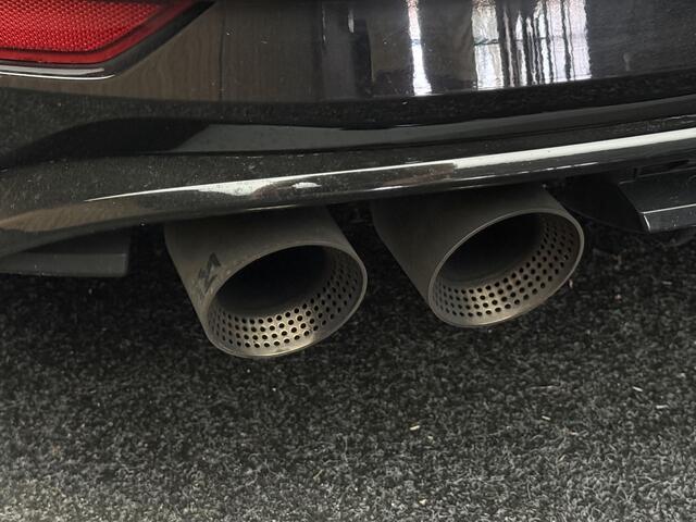 Volkswagen GOLF 2.0 TSI 4Motion R Panorama Akra Virtual Dyn Camera Memory