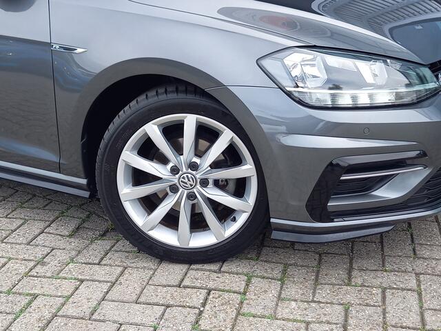 Volkswagen GOLF 1.0 TSI R-LINE - ADAPTIVE CRUISE - CARPLAY / ANDROID - TREKHAAK - ALCANTARA - NAVI - CLIMA - STOELVERWARMING -