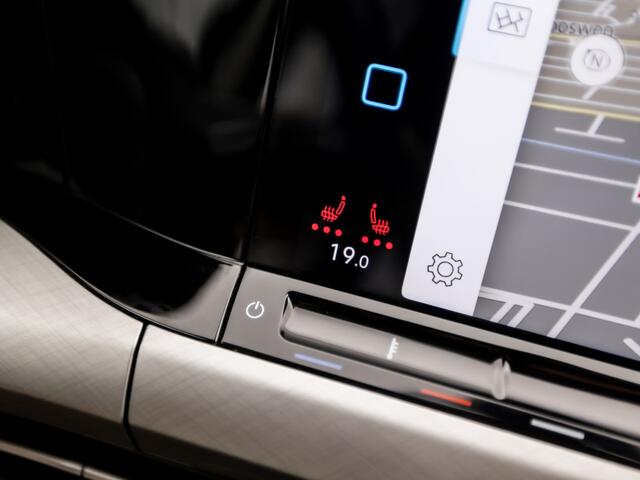 Volkswagen GOLF Variant 1.0 TSI Life Sport (APPLE CARPLAY, GROOT NAVI, CAMERA, MEMORY SEAT, ALCANTARA, GETINT GLAS, SPORTSTOELEN, STUUR/STOELVERWARMING, TREKHAAK, NIEUWE APK, NIEUWSTAAT)