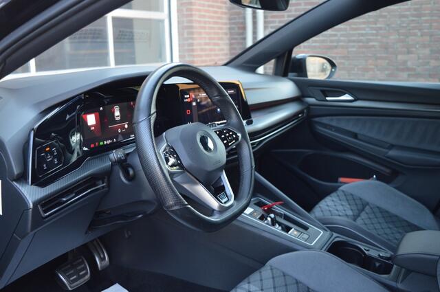 Volkswagen GOLF Variant 1.5 eTSI R-Line | AUT - BLACKPACK - CARPLAY