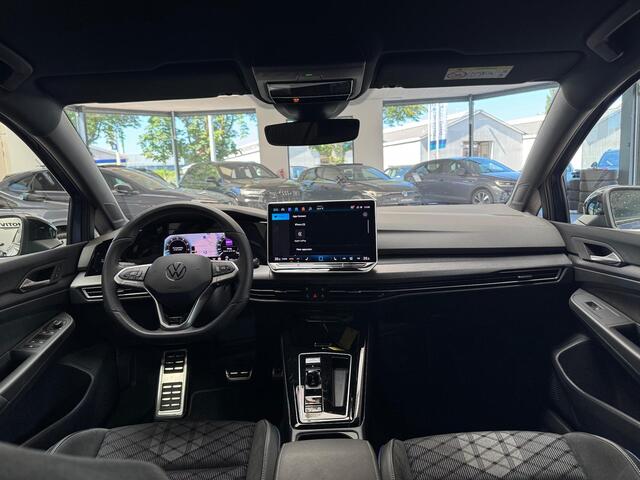Volkswagen GOLF 1.5 eTSI R-Line / Camera / Matrix /