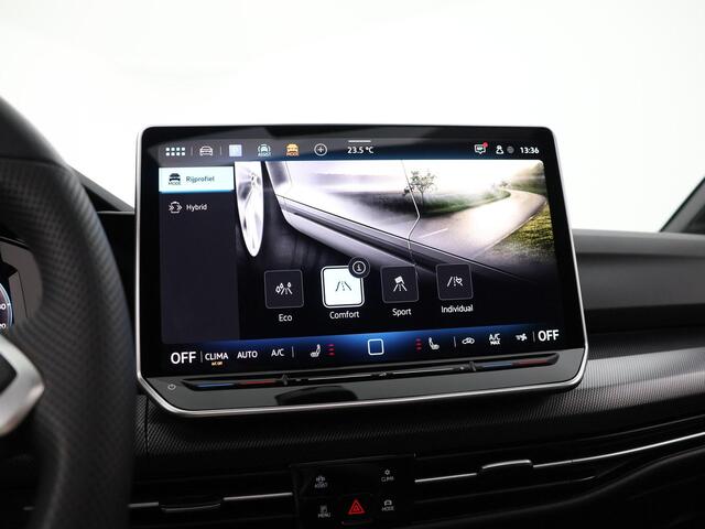 Volkswagen GOLF 1.5 eHybrid 272pk DSG GTE · Panoramadak · Camera · Matrix LED · Stuur- & Stoelverwarming · Sfeerverlichting · Apple/Android Car Play · Garantie t/m 15-09-2030 of 100.000km