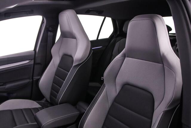Volkswagen GOLF GTE 1.5 TSI eHybrid 272pk DSG Automaat Trekhaak, Panoramadak, Black Style, Lederen bekleding, LED matrix koplampen, Adaptive cruise control