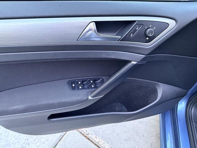 Volkswagen GOLF Variant 1.0 TSI 115pk DSG Connected Series Navigatie Climate Control Sportstoelen Camera