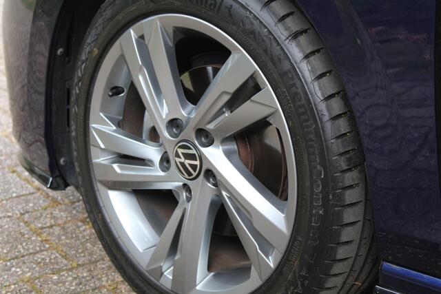 Volkswagen GOLF 1.5 eTSI R-Line | LED | Adaptieve Cruise |