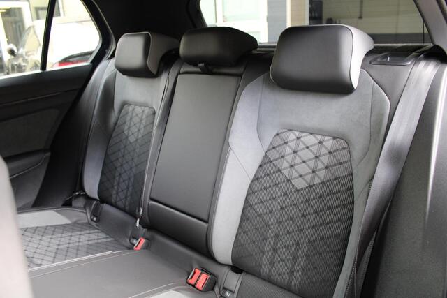 Volkswagen GOLF 1.5 eTSI R-Line | LED | Adaptieve Cruise |