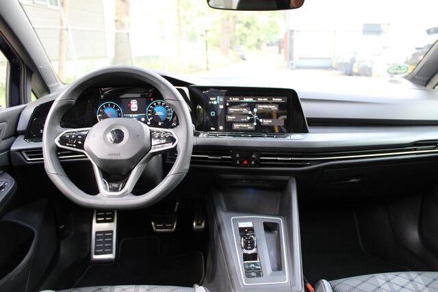 Volkswagen GOLF 1.5 eTSI R-Line | LED | Adaptieve Cruise |