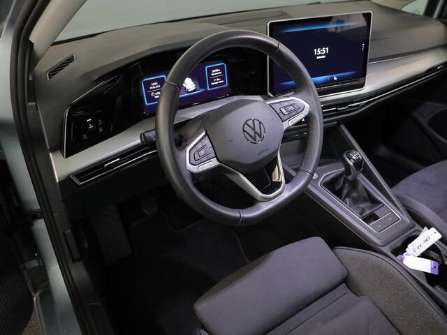 Volkswagen GOLF Variant Life Business 1.5 TSI 85 kW 116 pk | Verlengde garantie | Navigatie | Parkeersensoren | Autom. airco (3 zones) | Elektr. bestuurdersstoel met geheugen |