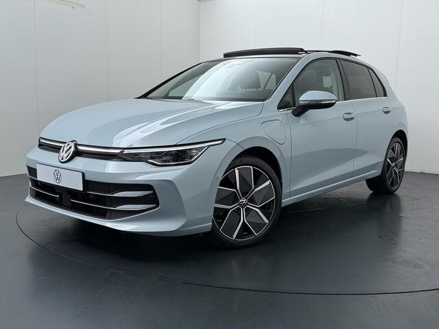 Volkswagen GOLF 1.5 eHybrid Style Edition | 204 PK | SoH 100% | Trekhaak wegklapbaar | Adaptive Cruise Control | Achteruitrijcamera | Panoramadak | Elektrische verstelbare stoelen |