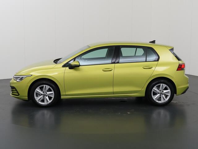 Volkswagen GOLF 1.0 eTSI Life | Trekhaak | Navigatie | Cruise Control Adaptief | Parkeersensoren |