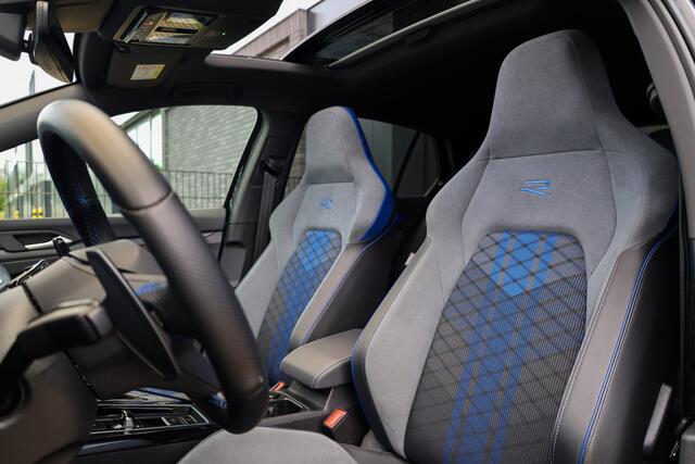 Volkswagen GOLF 2.0 TSI R 4Motion | PANO | AKRAPOVIC | DODE HOEK | STUURVERW | IQ-LIGHT |