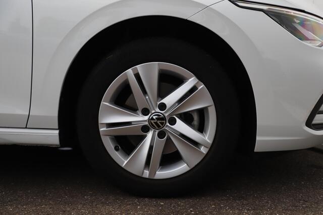 Volkswagen GOLF 1.0 eTSI Life Automaat Virtual Sfeerverlichting 16 inch Navigatie Achteruitrijcamera