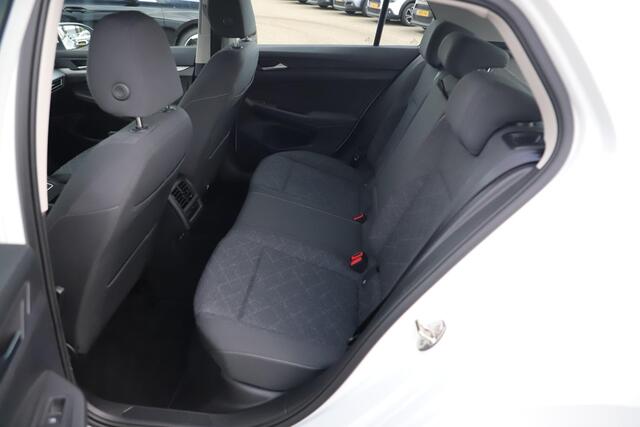 Volkswagen GOLF 1.0 eTSI Life Automaat Virtual Sfeerverlichting 16 inch Navigatie Achteruitrijcamera