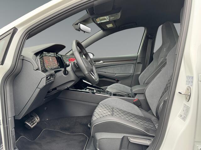 Volkswagen GOLF 1.5 130pk eTSI R-Line Business Parkeersensoren voor en achter | 'App-Connect' voor Apple CarPlay en Android Auto | Digitale radio-ontvangst DAB+