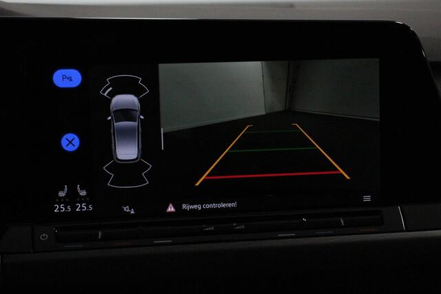 Volkswagen GOLF 1.5 eTSI 150pk Automaat Style Sfeer verlichting Navigatie Climate control Camera Adaptive Cruise control Led Parkeer sensoren Lichtmetalen Velgen