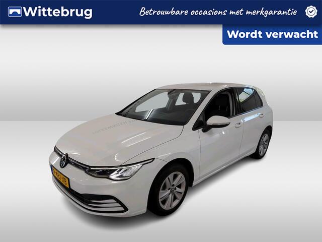 Volkswagen GOLF 1.0 TSI Life / App-connect / Navigatie / Parkeersensoren / Clima / LED verlichting / LM velgen /