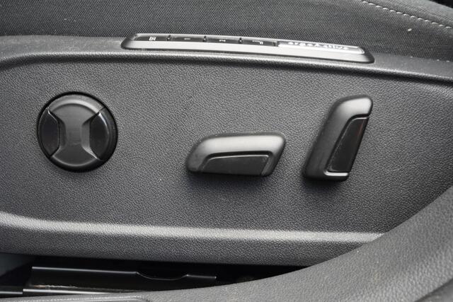 Volkswagen GOLF Variant 1.0 eTSI Life Business - PANODAK - ADAPT. CRUISE - CARPLAY - BTW AUTO -